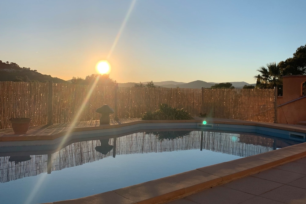 Accommodation with swimming pool, sauna and stunning views