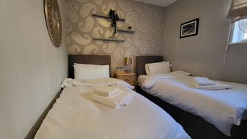 Deluxe-Zweibettzimmer, 2 Einzelbetten | 1 Schlafzimmer, Verdunkelungsvorhänge, Bügeleisen/Bügelbrett