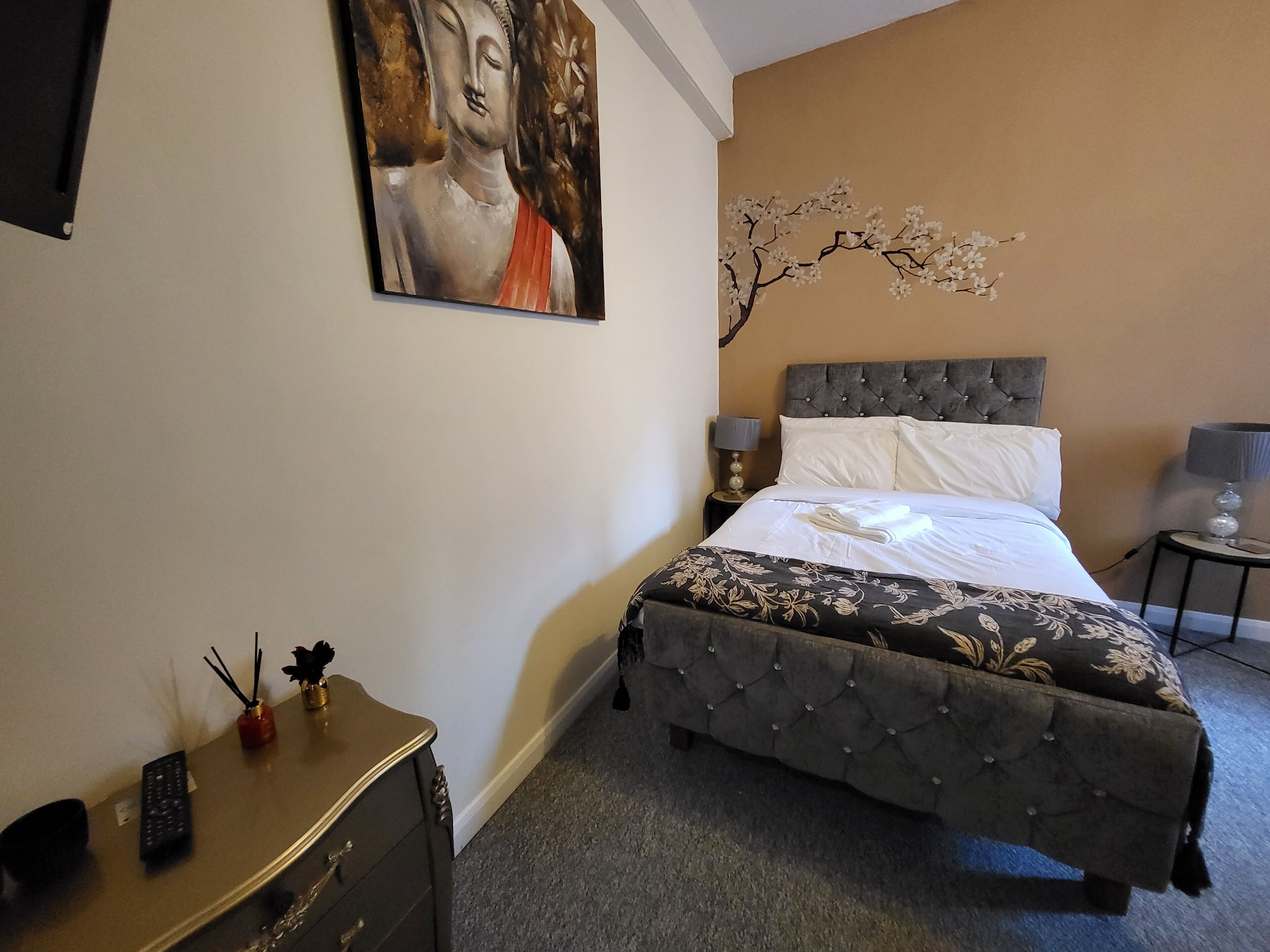 Junior Double Room | Blackout curtains, iron/ironing board, free WiFi, bed sheets
