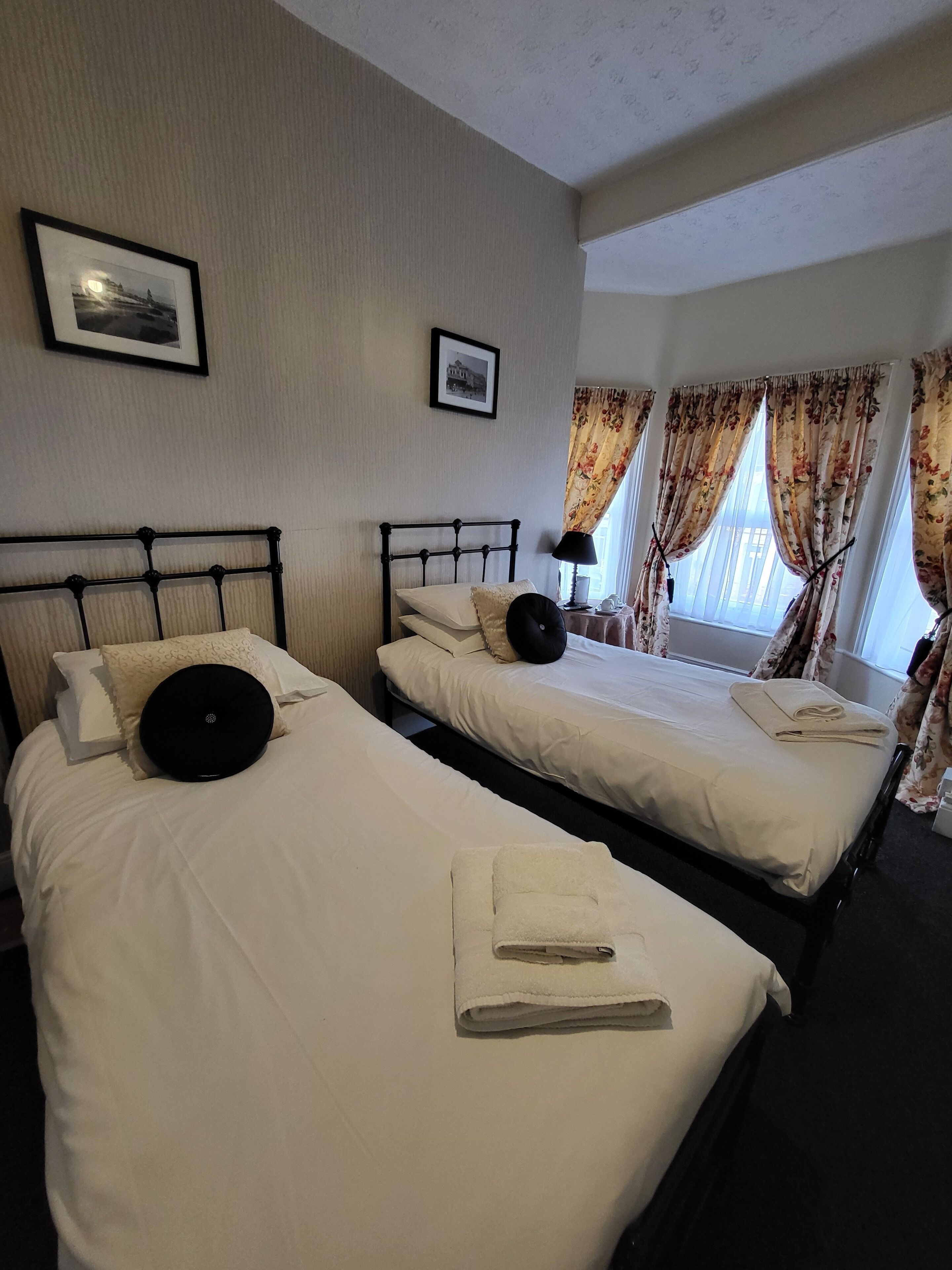 Signature Twin Room | Blackout curtains, iron/ironing board, free WiFi, bed sheets