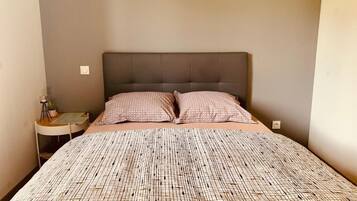 1 chambre, fer et planche Ă repasser, Wi-Fi gratuit, draps fournis