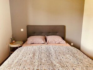 1 soverom, strykejern/-brett, wi-fi (inkludert) og sengetøy