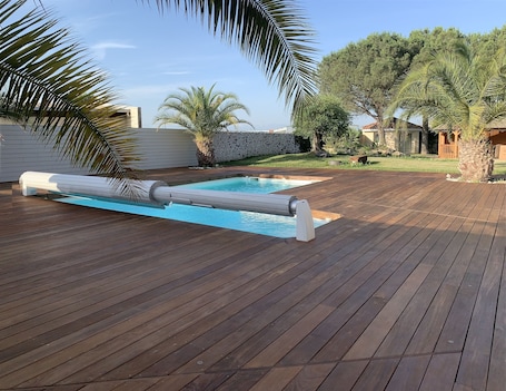 屋外プール. Room for rent near Toulouse