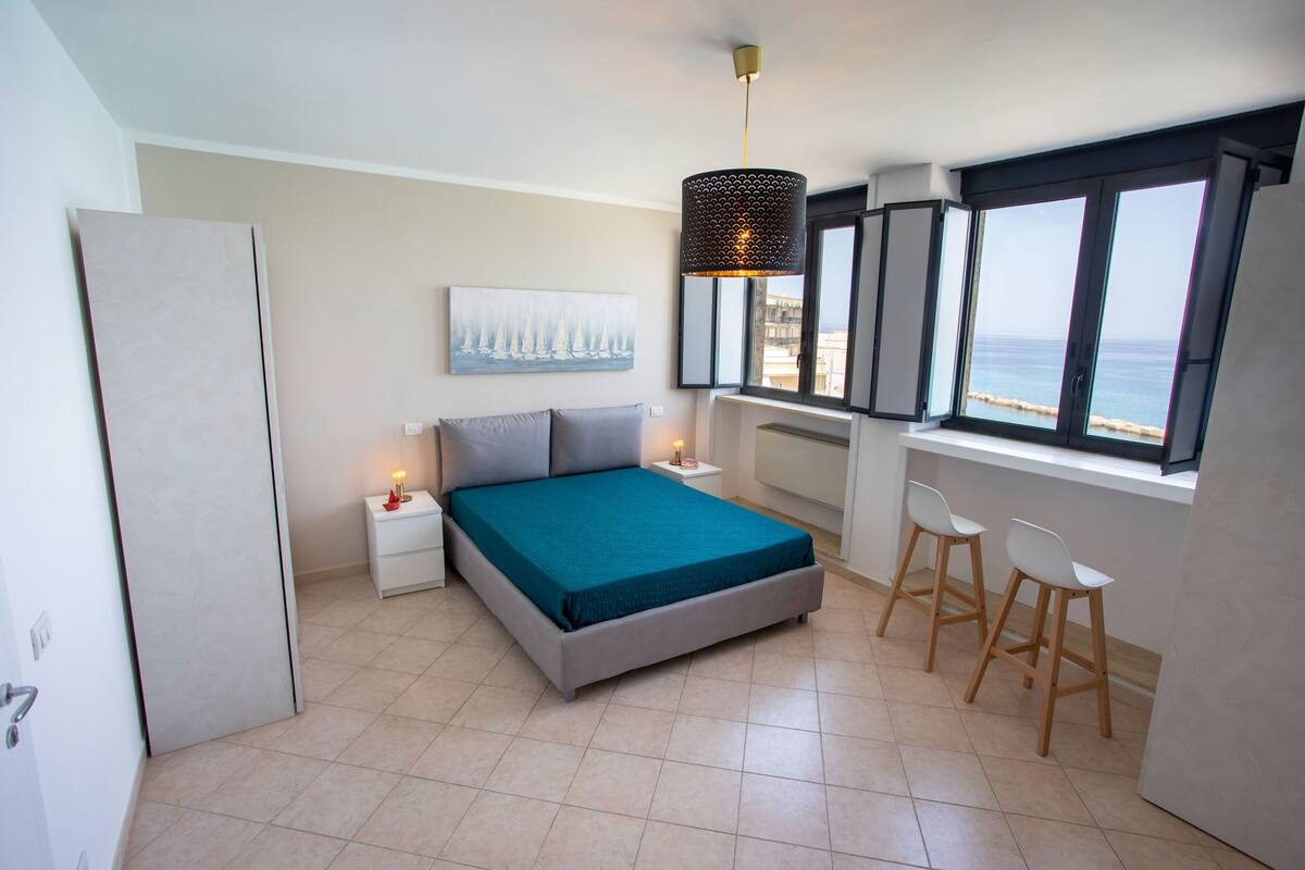 Superior Studio | Cribs (surcharge), WiFi (free)