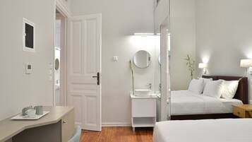 Kahden hengen superior-huone | Kylpyhuone | Ilmaiset hygieniatuotteet, hiustenkuivaaja, tohvelit