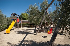 Children's area - Forte Sorgnano | Farmhouse with pool (Gualdo Cattaneo(PG))