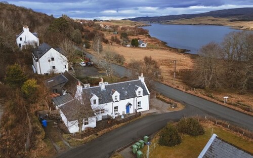 1 Keepers Cottage, Skeabost Bridge, Isle Of Skye