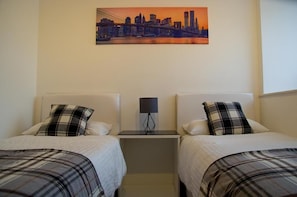 2 habitaciones, tabla de planchar con plancha y wifi gratis 