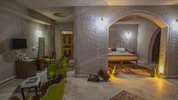 Suite Bulan Madu | 1 kamar tidur, seprai antialergi, minibar, dan didekorasi berbeda-beda