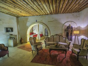 Presidential Suite | Hypo-allergenic bedding, minibar, individually decorated - Kalsedon Cave Suites (Nevsehir)