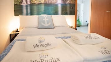 Double Room | Desk, free WiFi, bed sheets