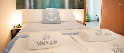 Double Room | Desk, free WiFi, bed sheets