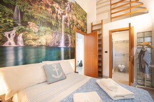 Camera doppia | Una scrivania, Wi-Fi gratuito, lenzuola