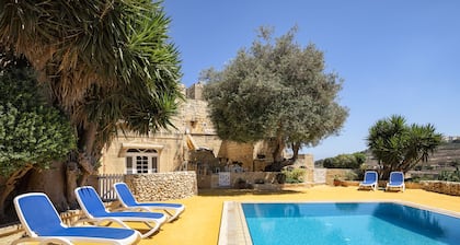 Dar ta' Cikka - 1 bedroom house with valley views