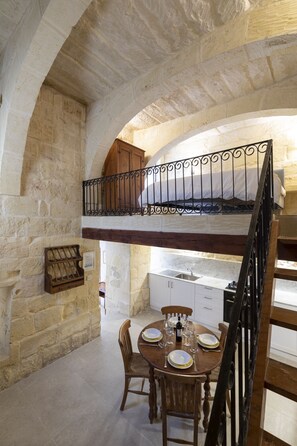 Dining - Dar ta' Cikka - 1 bedroom house with valley views (L-Ghasri)