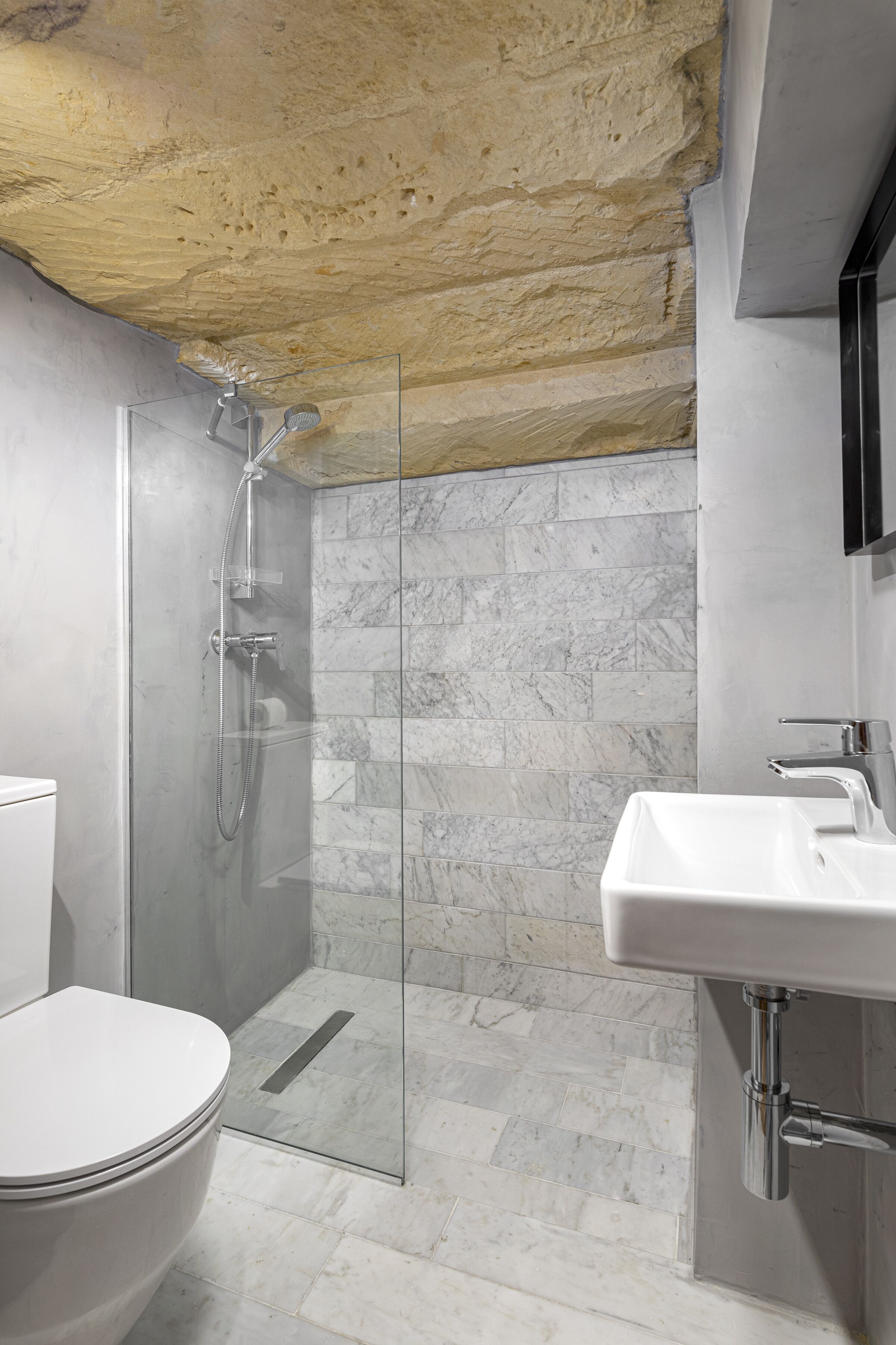 Shower, hair dryer, towels, toilet paper