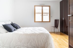 3 bedrooms, iron/ironing board