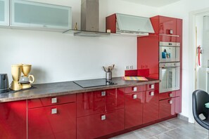 Refrigerador, microondas, horno y lavavajillas 