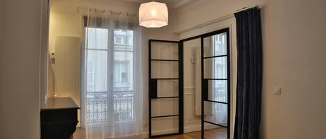 1 bedroom, desk, iron/ironing board, WiFi