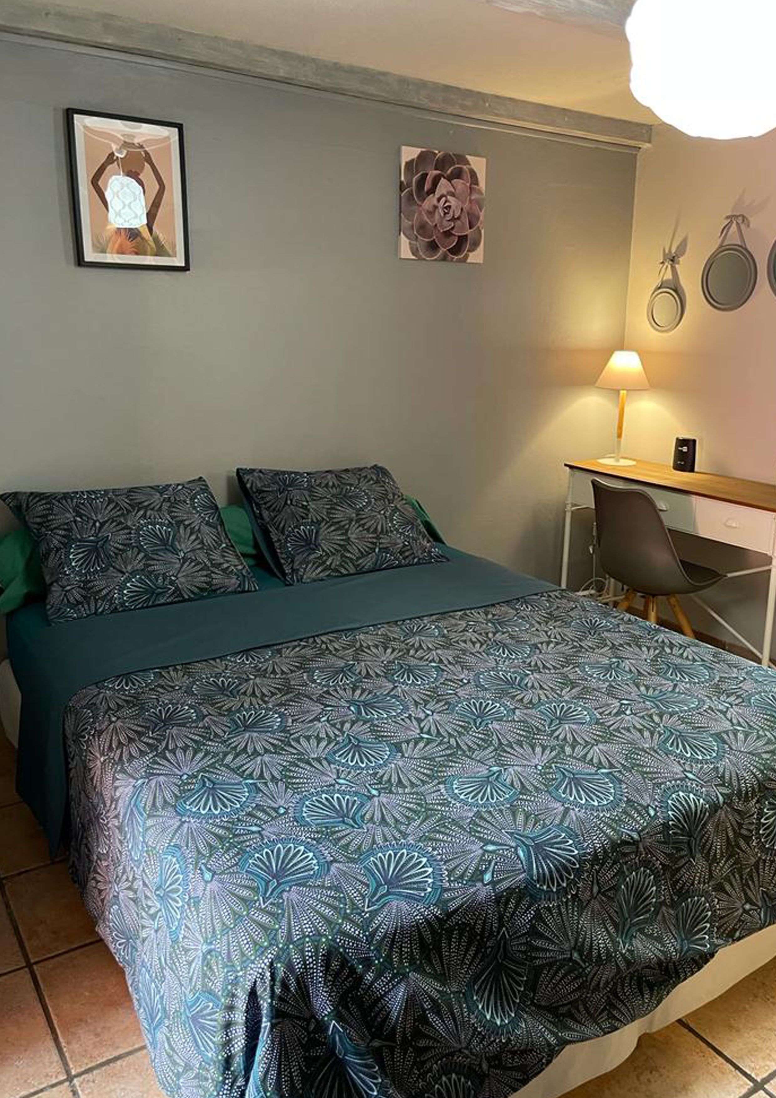 1 chambre, fer et planche à repasser, accès Internet, draps fournis