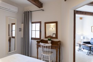 1 chambre, fer et planche à repasser, accès au Wi-Fi (inclus)