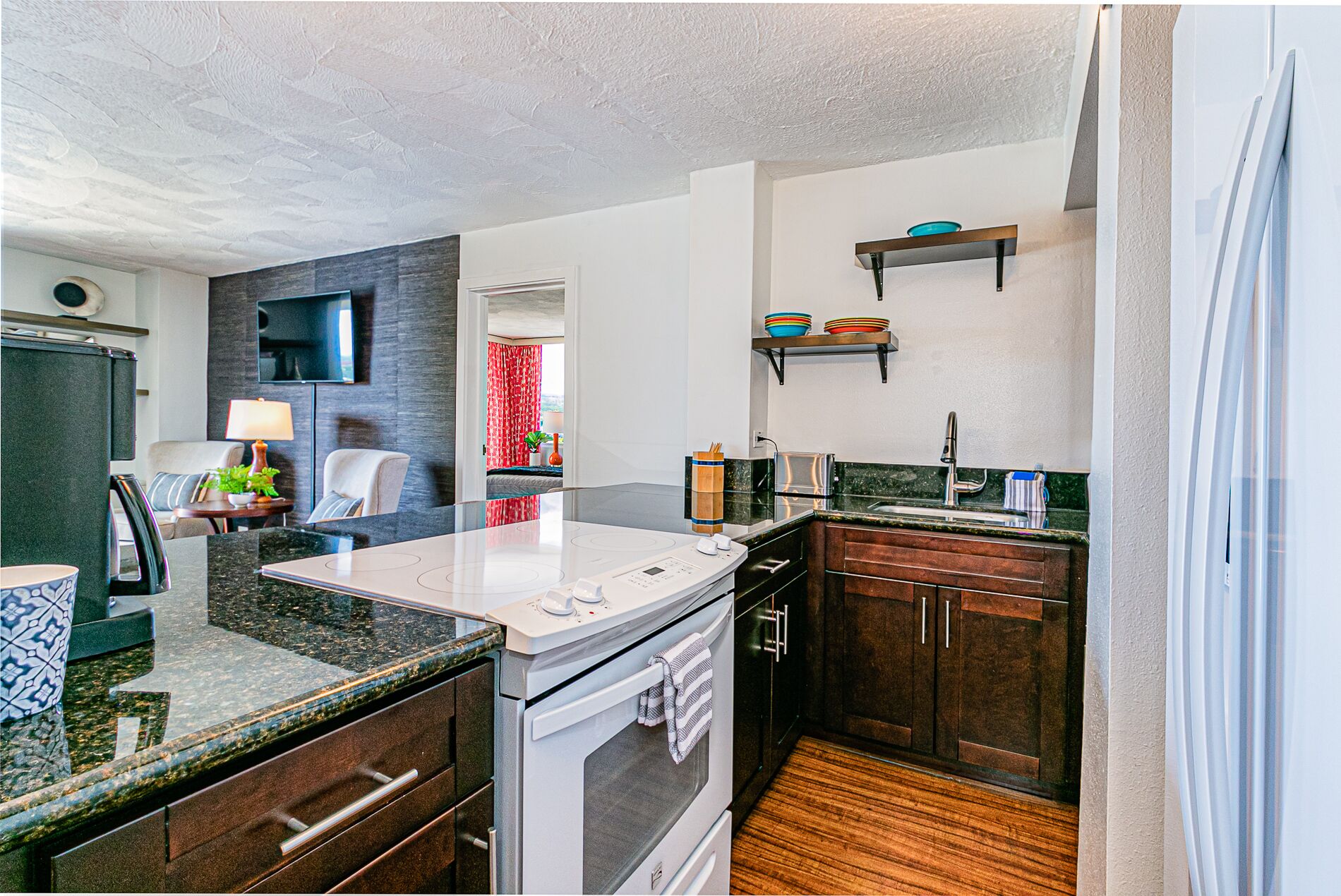 Cosmopolitan Condo - Lagoon Centre 701 In the Heart of Hilo