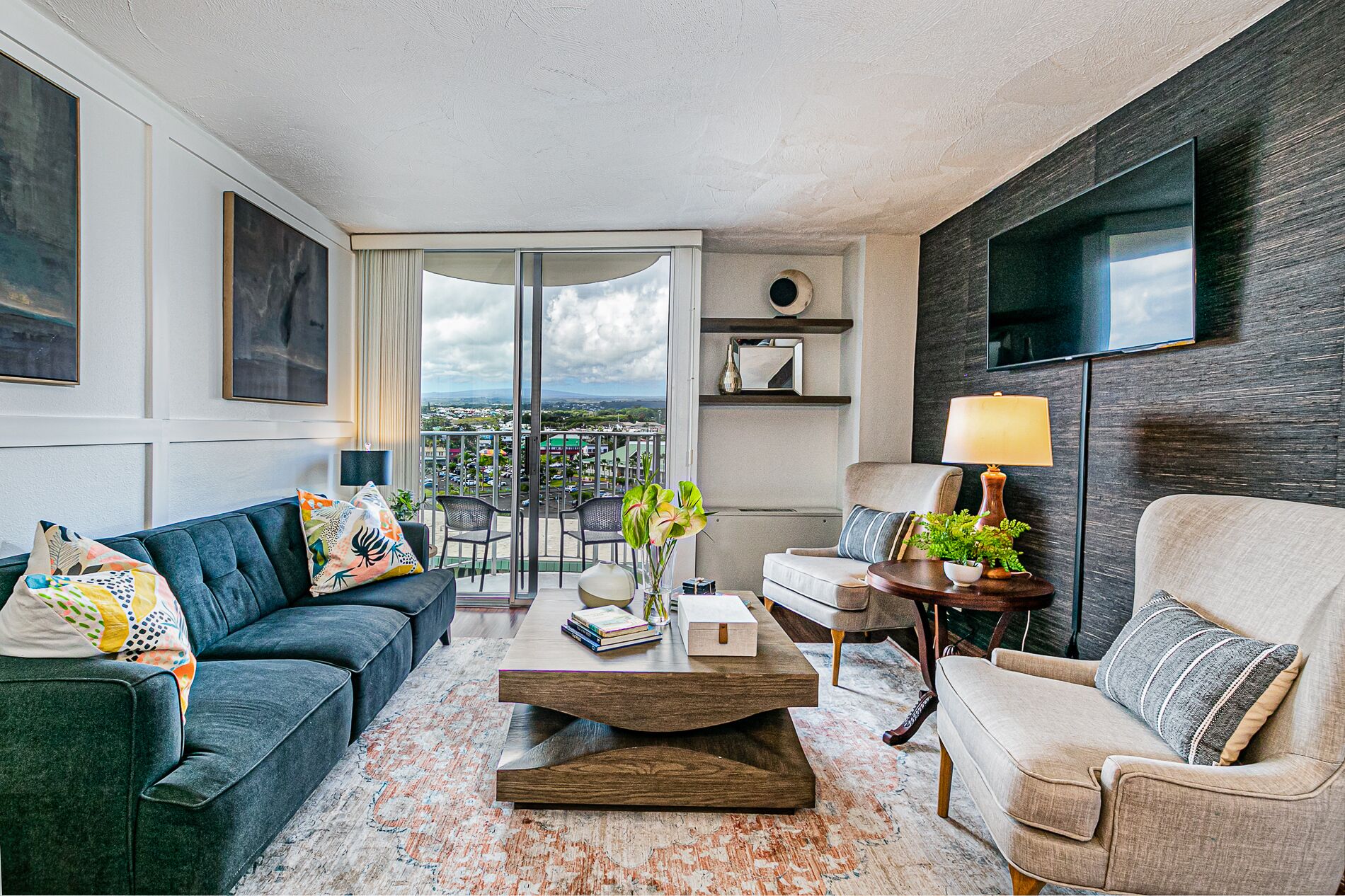 Cosmopolitan Condo - Lagoon Centre 701 In the Heart of Hilo