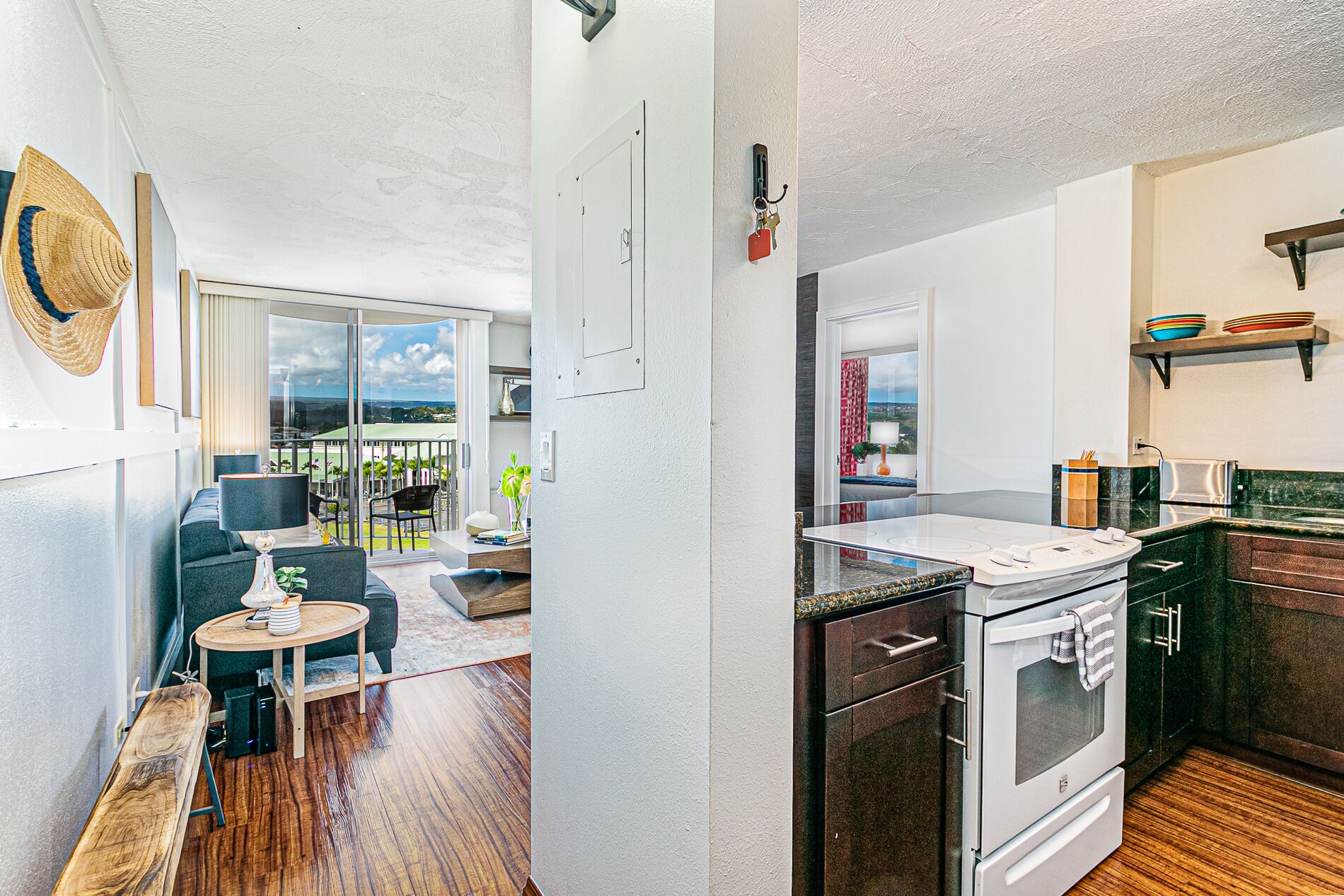 Cosmopolitan Condo - Lagoon Centre 701 In the Heart of Hilo