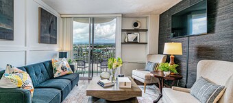 Cosmopolitan Condo - Lagoon Centre 701 In the Heart of Hilo