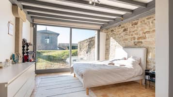 6 chambres, fer et planche à repasser, Wi-Fi, draps fournis
