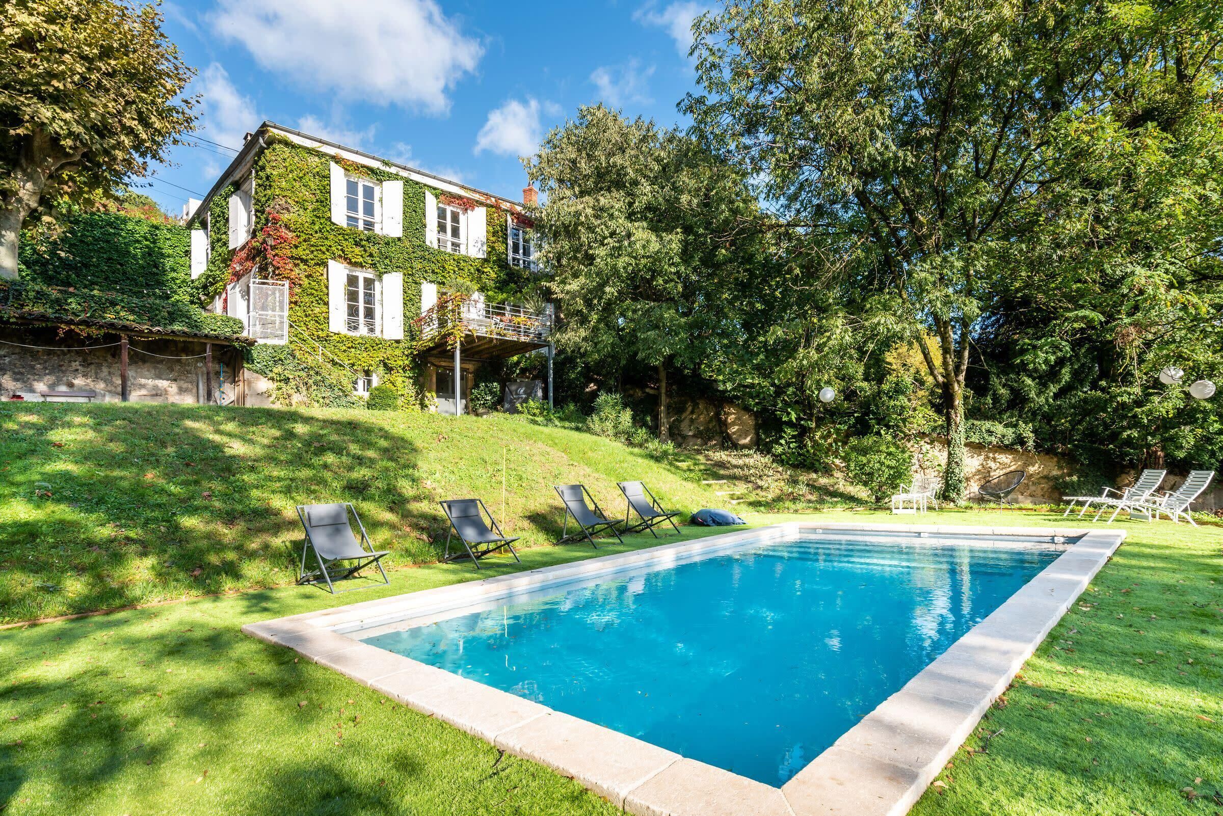 The jewel, an exceptional house in the middle of greenery