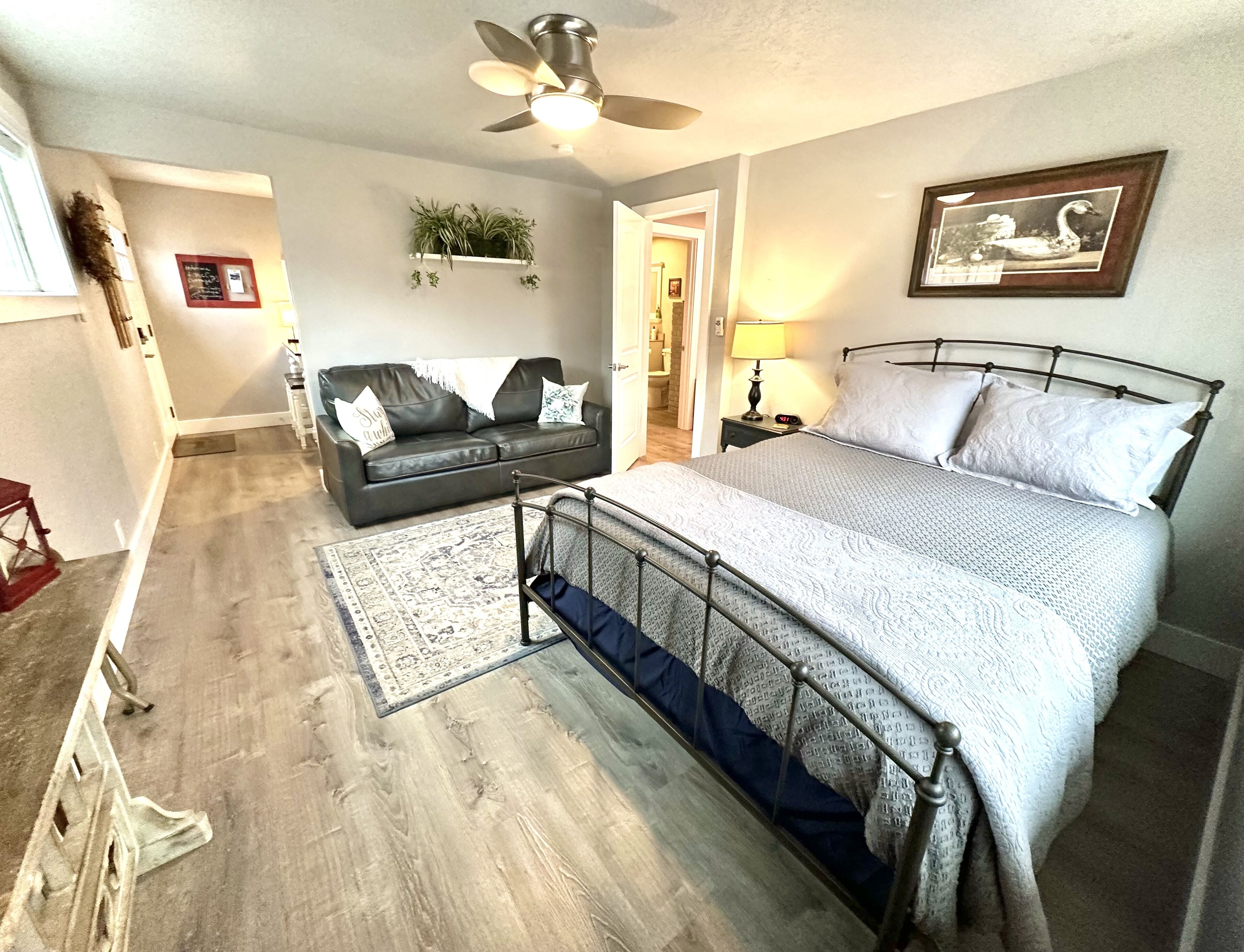 Luna’s Country Cottage in Prime NW Boise, Dogs ok!