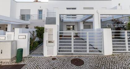 Villa with 2 bedrooms and patio by AlgarveManta (8V2)