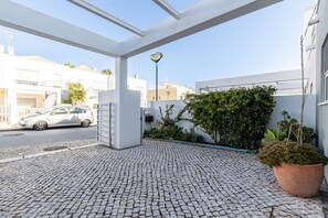 Property grounds - Villa with 2 bedrooms and patio by AlgarveManta (8V2) (Manta Rota)