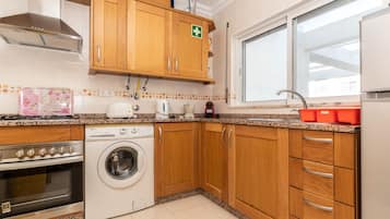 Fridge, oven, dishwasher, toaster