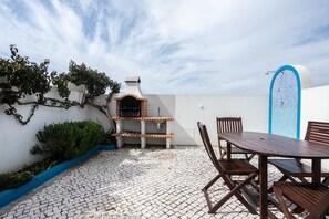 Outdoor dining - Villa with 2 bedrooms and patio by AlgarveManta (8V2) (Manta Rota)