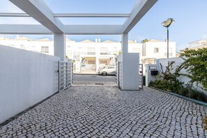 Property grounds - Villa with 2 bedrooms and patio by AlgarveManta (8V2) (Manta Rota)