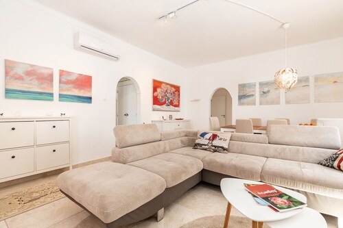 House 50m from the beach, patio with barbecue and fiber internet by ALGARVEMANTA (6V3)
