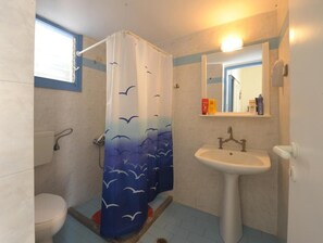 Shower - "SIRENA" Apartments provide the best service and the famous Cretan hospitality (Agia Pelagia, Heraklion)