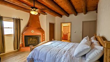 3 slaapkamers, een strijkplank/strijkijzer, reisbedje, gratis wifi