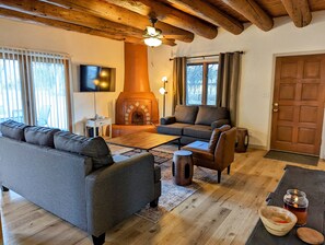 Smart TV y chimenea