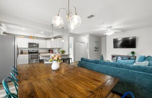 Interior - Boardwalk, Pool, 2 Balconies - Hook, Wine & Sinker (Port Aransas)