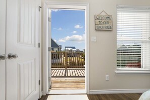 Interior - Boardwalk, Pool, 2 Balconies - Hook, Wine & Sinker (Port Aransas)