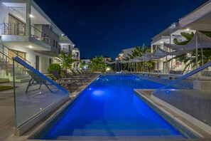 Seasonal outdoor pool, pool umbrellas, sun loungers - Adonis Luxury Village (Kassandra)