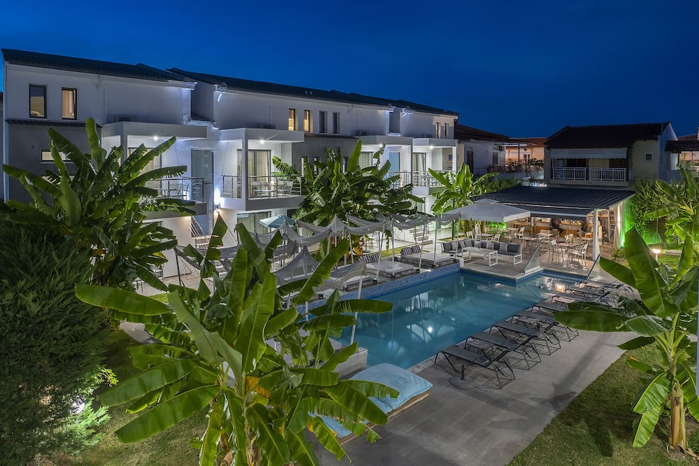 Adonis Luxury Village - Φράμα