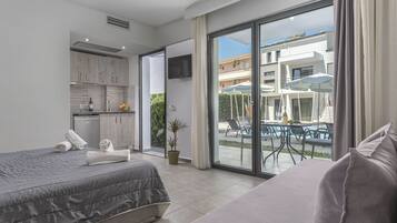 Ísskápur, eldavélarhellur, pottar/pönnur/diskar/hnífapör