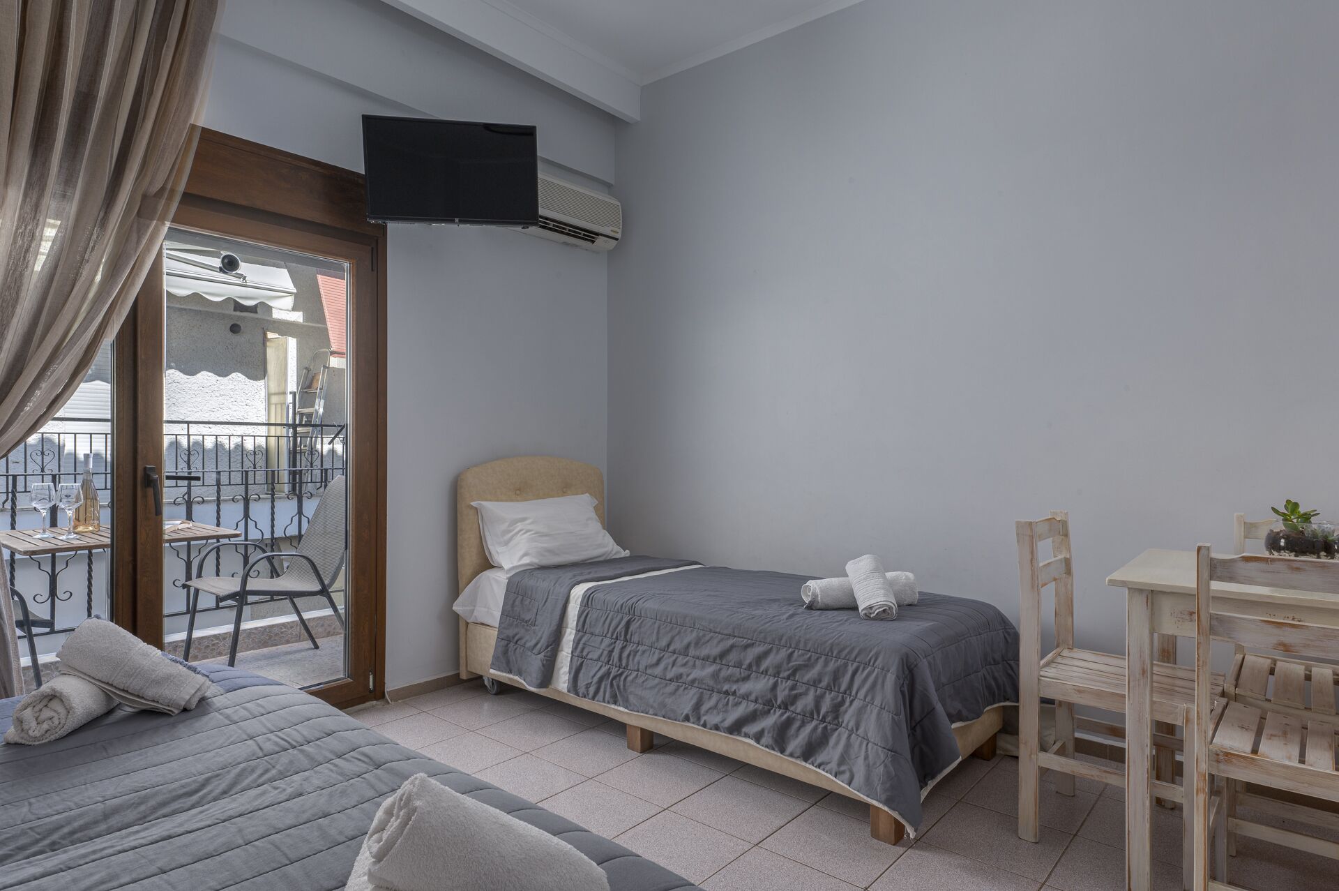 Photo - Adonis Hotel