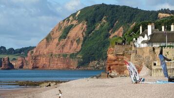 Una spiaggia nelle vicinanze