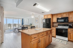 Condo, 1 Bedroom | Private kitchen