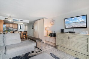 Condo, 1 habitación | Área de sala de estar | Televisión 
